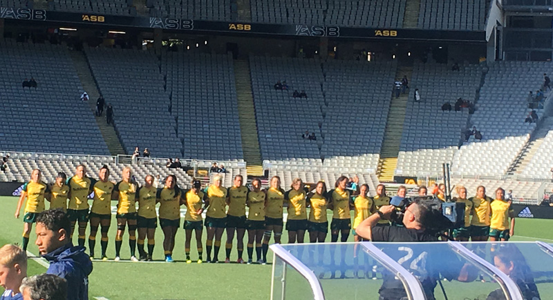 anna-with-wallaroos